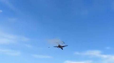 അമേരിക്കയില്‍ യുദ്ധവിമാനങ്ങള്‍ തമ്മില്‍ കൂട്ടിയിടിച്ചപ്പോള്‍, സ്‌ക്രീന്‍ഷോട്ട്‌