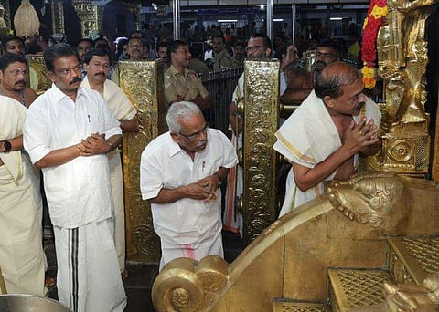 മന്ത്രി രാധാകൃഷ്ണന്‍ ശബരിമല സന്നിധാനത്ത്/ ഫെയ്‌സ്ബുക്ക്‌