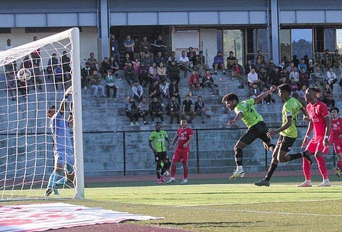 ഐസോളിനെതിരെ വല കുലുക്കുന്ന താഹിര്‍//ഫോട്ടോ: ട്വിറ്റർ