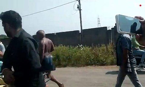 രണ്ടുപേരെ അര്‍ധനഗ്നരാക്കി നടത്തുന്ന ദൃശ്യങ്ങള്‍