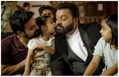 സുരേഷ് ​ഗോപിക്ക് സ്നേഹചുംബനം നൽകി തഹാൻ ടൊവിനോ/ ചിത്രം: ഇൻസ്റ്റ​ഗ്രാം