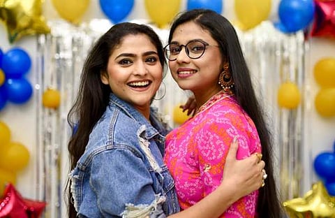 മരിച്ച ഐന്ദ്രില ശർമയും സഹോദരിയും/ ഫെയ്സ്ബുക്ക്