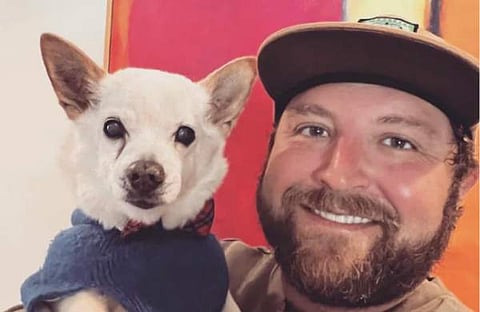 ജിനോ വൂള്‍ഫ് ഉടമയ്ക്കൊപ്പം, അലക്സ് വൂൾഫ് പങ്കുവച്ച ചിത്രം