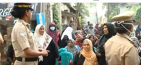 മാലിന്യ പ്ലാന്റിനെതിരെ നാട്ടുകാരുടെ പ്രതിഷേധം/ ടിവി ദൃശ്യം