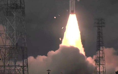 പിഎസ്എല്‍വി റോക്കറ്റ് കുതിച്ചുയരുന്ന ദൃശ്യം