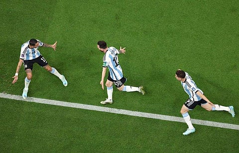 മെക്‌സിക്കോയ്ക്ക് എതിരെ ഗോള്‍ നേടിയ മെസി സഹതാരങ്ങള്‍ക്കൊപ്പം/ഫോട്ടോ: എഎഫ്പി