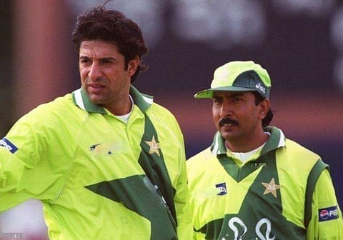 പാക് ടീമിൽ ഒന്നിച്ച് കളിച്ച കാലത്ത് അക്രം, മാലിക്/ ട്വിറ്റർ