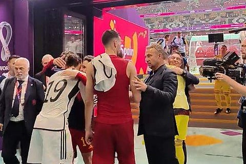 മത്സരശേഷം ജര്‍മന്‍, സ്‌പെയിന്‍ താരങ്ങള്‍ പരസ്പരം കെട്ടിപ്പിടിക്കുന്ന ദൃശ്യം, image credit: fifa world cup