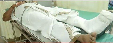 പരിക്കേറ്റ വ്യാപാരി ആശുപത്രിയില്‍/ ടിവി ദൃശ്യം