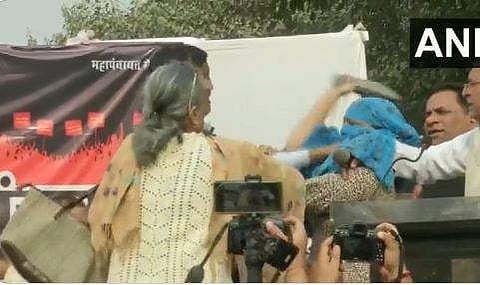 യുവതി പുരുഷനെ മര്‍ദിക്കുന്നതിന്റെ സിസി ടിവി ദൃശ്യം