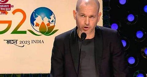 നദാവ് ലാപിഡ് ഗോവ ചലച്ചിത്രോത്സവത്തിന്റെ സമാപനച്ചടങ്ങില്‍ സംസാരിക്കുന്നു/ട്വിറ്റര്‍