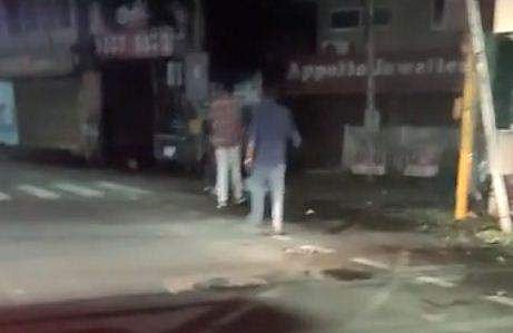 സദാചാര ആക്രമണത്തിന്റെ സിസി ടിവി ദൃശ്യം പൊ