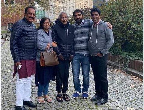 ഉമ്മന്‍ചാണ്ടി ജര്‍മ്മനിയില്‍/ ഫെയ്‌സ്ബുക്ക് ചിത്രം