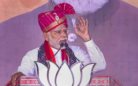 നരേന്ദ്രമോദി ഗുജറാത്തിലെ കാലോലില്‍ തെരഞ്ഞെടുപ്പ് പ്രചാരണ റാലിയില്‍ സംസാരിക്കുന്നു/ പിടിഐ