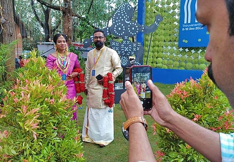 വിവാഹശേഷം ഐഎഫ്എഫ്കെ വേദിയിൽ എത്തിയ പാമ്പള്ളിയും സുരഭിയും/ ചിത്രം; ബിപി ദീപു