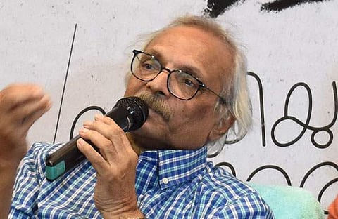 എം മുകുന്ദന്‍ ദമാമിലെ പരിപാടിയില്‍ സംസാരിക്കുന്നു