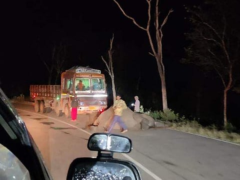 ലോറിയിടിച്ച് കാട്ടാന ചരിഞ്ഞനിലയില്‍