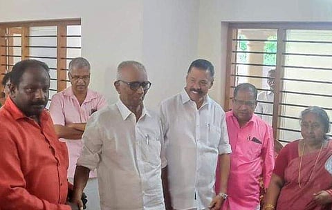 പുതിയ വീട്ടില്‍ പി കെ ഗുരുദാസന്‍, ഫെയ്‌സ്ബുക്ക്