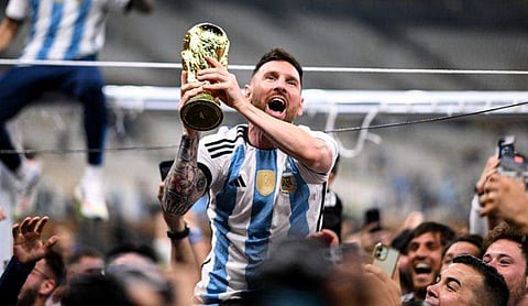 ലോകകപ്പ് ട്രോഫിയുമായി മെസി/ എഎഫ്പി