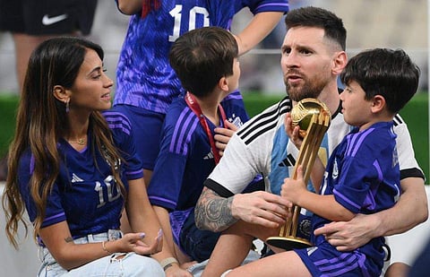 ഭാര്യ അന്റൊണെല്ലയ്ക്കും മക്കൾക്കുമൊപ്പം മെസി/ എഎഫ്പി