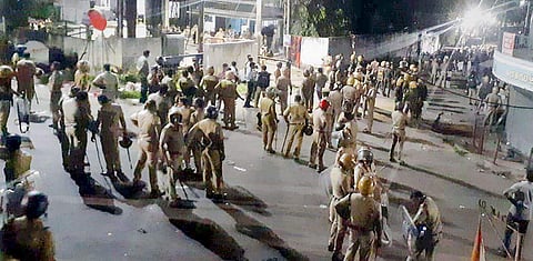 വിഴിഞ്ഞത്ത് വിന്യസിച്ച പൊലീസ് സേന/ പിടിഐ