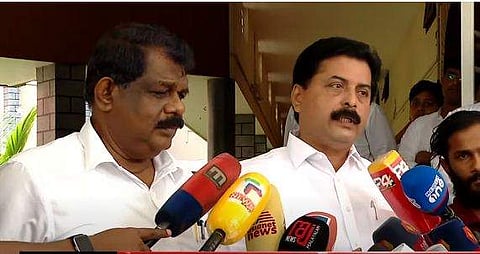 മന്ത്രിമാരായ ആന്റണി രാജുവും റോഷിയും മാധ്യമങ്ങളോട് സംസാരിക്കുന്നു/ ടിവി ദൃശ്യം