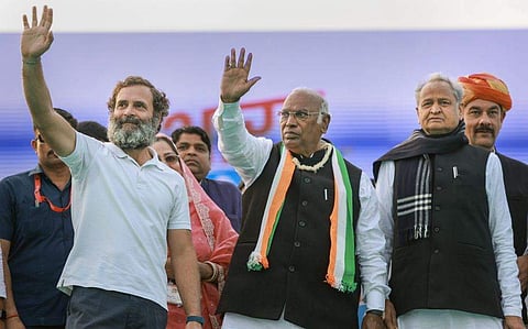 ഖാര്‍ഗെയും ഗഹലോട്ടും രാഹുലിനൊപ്പം ഭാരത് ജോഡോ യാത്രയില്‍/ പിടിഐ