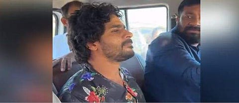 പ്രതി റംഷീദിനെ പൊലീസ് പിടികൂടിയപ്പോള്‍/ ടിവി ദൃശ്യം