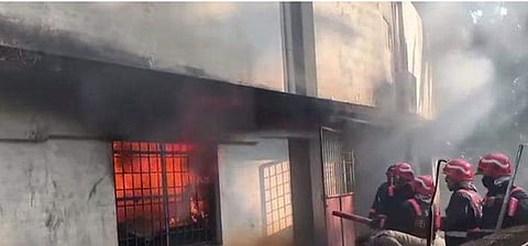 തീ അണയ്ക്കാനുള്ള ശ്രമം / ടിവി ദൃശ്യം