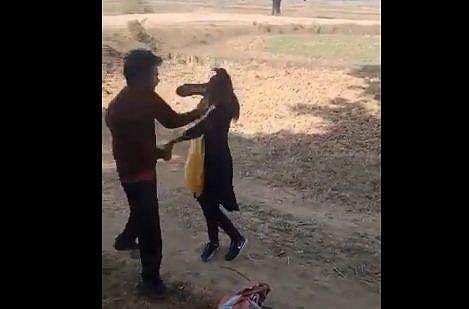 കാമുകന്‍ പെണ്‍കുട്ടിയെ മര്‍ദ്ദിക്കുന്ന ദൃശ്യം