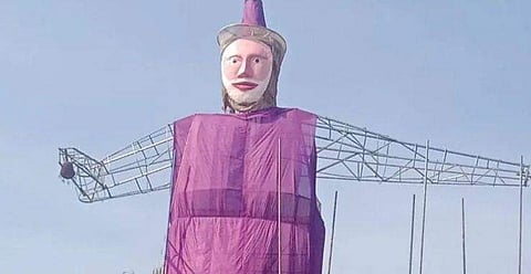 കൊച്ചിന്‍ കാര്‍ണിവലിനായി നിര്‍മ്മിക്കുന്ന പാപ്പാഞ്ഞിയുടെ രൂപം