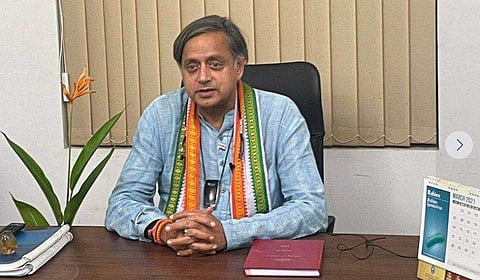 ശശി തരൂര്‍/ ഫെയ്‌സ്ബുക്ക്‌