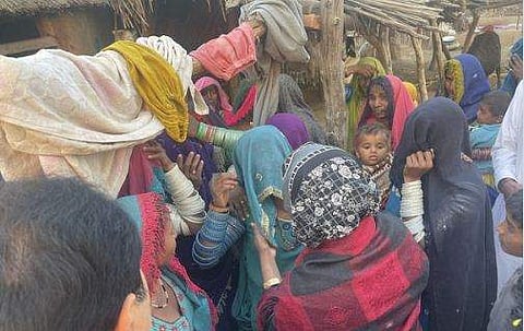 ഹിന്ദു വനിത കൊല ചെയ്യപ്പെട്ടിടത്ത് തടിച്ചുകൂടിയവര്‍/ട്വിറ്റര്‍