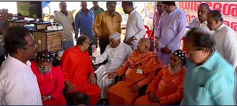 സമാധാന ദൗത്യസംഘം സന്‍ര്‍ശനം നടത്തുന്നു/ ടിവി ദൃശ്യം