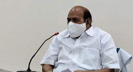 കോടിയേരി ബാലകൃഷ്ണന്‍ മാധ്യമങ്ങളെ കാണുന്നു