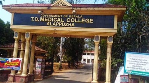 പതിമൂന്നുകാരിയെ മെഡിക്കൽ കോളജ് സുരക്ഷാ ജീവനക്കാർ മർദിച്ചു, പരാതി ഫോൺ വിളിച്ചു പറഞ്ഞ് കുട്ടി