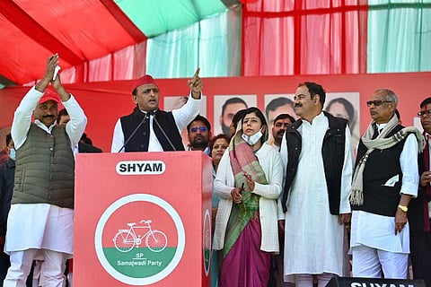 അഖിലേഷ് യാദവ് തെരഞ്ഞെടുപ്പ് പ്രചാരണത്തില്‍/ട്വിറ്റര്‍