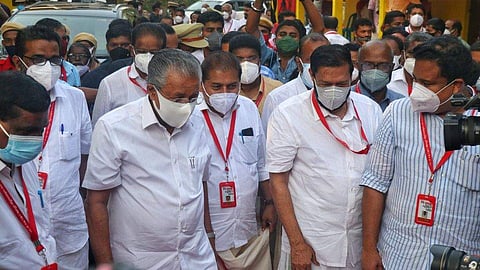 സമ്മേളന വേദിയിലേക്ക് മുഖ്യമന്ത്രി പിണറായി വിജയന്‍ എത്തുന്നു/ഫെയ്‌സ്ബുക്ക്