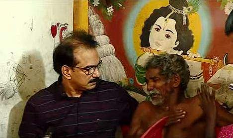 സാബു എം ജേക്കബ് കൊല്ലപ്പെട്ട ദീപുവിന്റെ അച്ഛനൊപ്പം