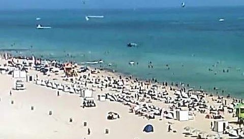 മിയാമി ബീച്ചില്‍ ഹെലികോപ്റ്റര്‍ തകര്‍ന്നുവീഴുന്ന ദൃശ്യം