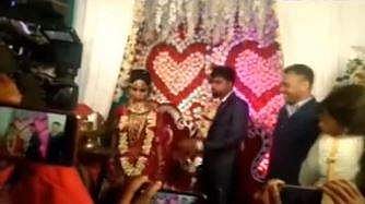 വിവാഹ വേദിയില്‍ വരനോട് രോഷംപൂണ്ട വധു
