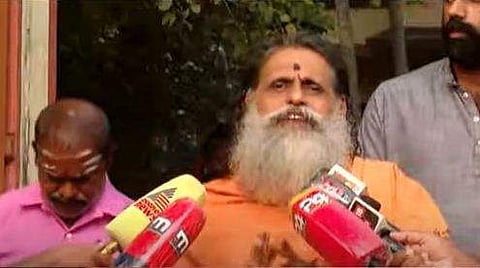 ഗംഗേശാനന്ദ മാധ്യമങ്ങളോട് സംസാരിക്കുന്നു/ ടെലിവിഷന്‍ ദൃശ്യം