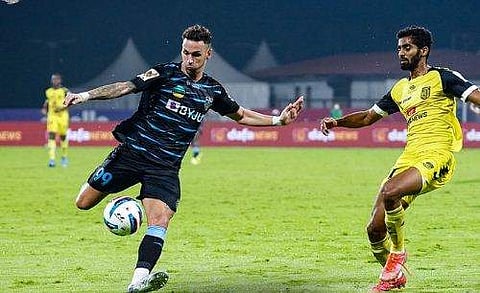 ഹൈദരബാദ് ബ്ലാസ്റ്റേഴ്‌സ് മത്സരത്തിനിടെ