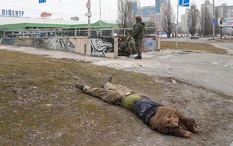 റഷ്യൻ ആക്രമണത്തിൽ മരിച്ച യുക്രൈൻ സൈനികൻ/ ഫോട്ടോ: പിടിഐ