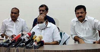 കോടിയേരി ബാലകൃഷ്ണനൊപ്പം ഷേക്ക് പി ഹാരിസ്‌