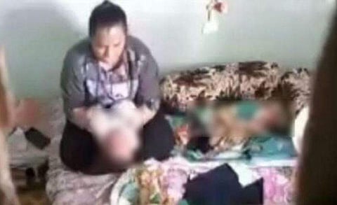 8 മാസം പ്രായമുളള കുഞ്ഞിനെ മര്‍ദ്ദിക്കുന്നതിന്റെ വീഡിയോ ദൃശ്യം