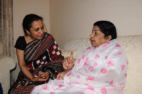 ലതാ മങ്കേഷ്‌ക്കറിനൊപ്പം ദി ന്യൂ ഇന്ത്യന്‍ എക്‌സ്പ്രസ് സിഇഒ ലക്ഷ്മി മേനോന്‍