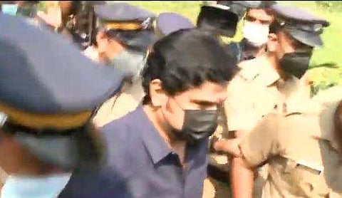 ശബ്ദപരിശേധനയ്ക്ക് ശേഷം ദീലീപ് മടങ്ങുന്നു