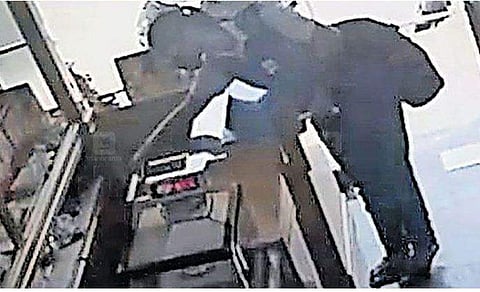 മോഷണത്തിന്റെ സിസിടിവി  ദൃശ്യം