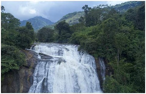 പെരുമ്പന്‍കുത്ത് വെള്ളച്ചാട്ടം